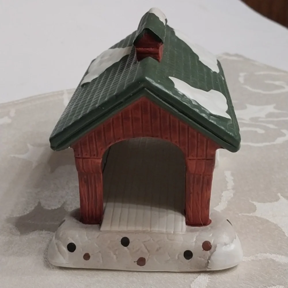 Lemax Dickensvale Vintage 1991 Porcelain Oak Ridge‎ Covered Bridge Hand Painted